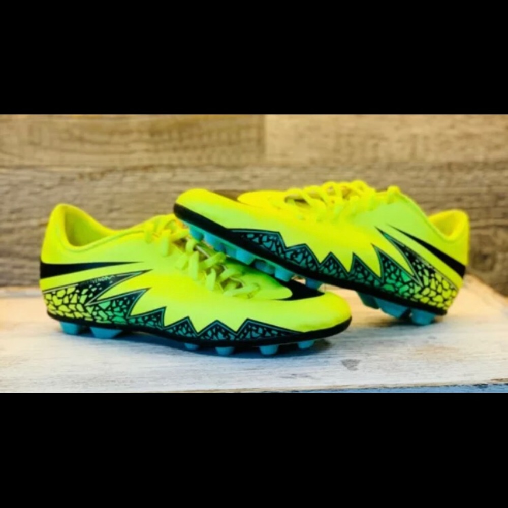 Soccer cleats
